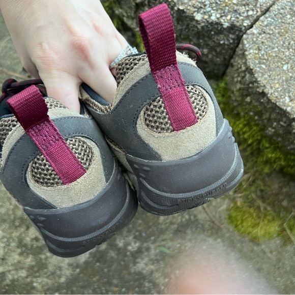 Women’s Merrill Hiking Shoes - Picture 6 of 7
